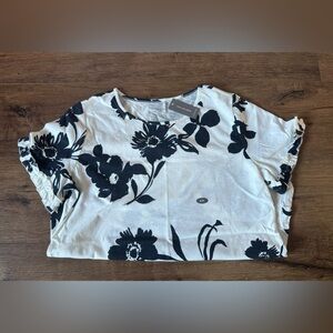 VAN HEUSEN-NWT Women's Floral Shirt Sleeve Top